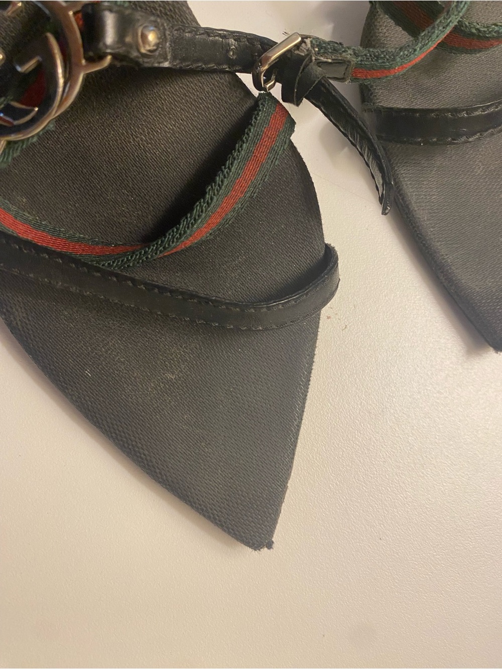 FLAWS Vintage Gucci Heels Size 10 Red Green Logo Hardware Strappy FLAW 90s - Picture 7 of 17